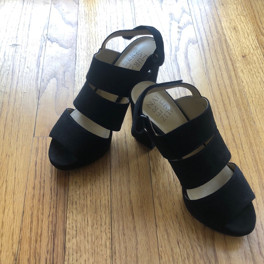 Block heel pumps
